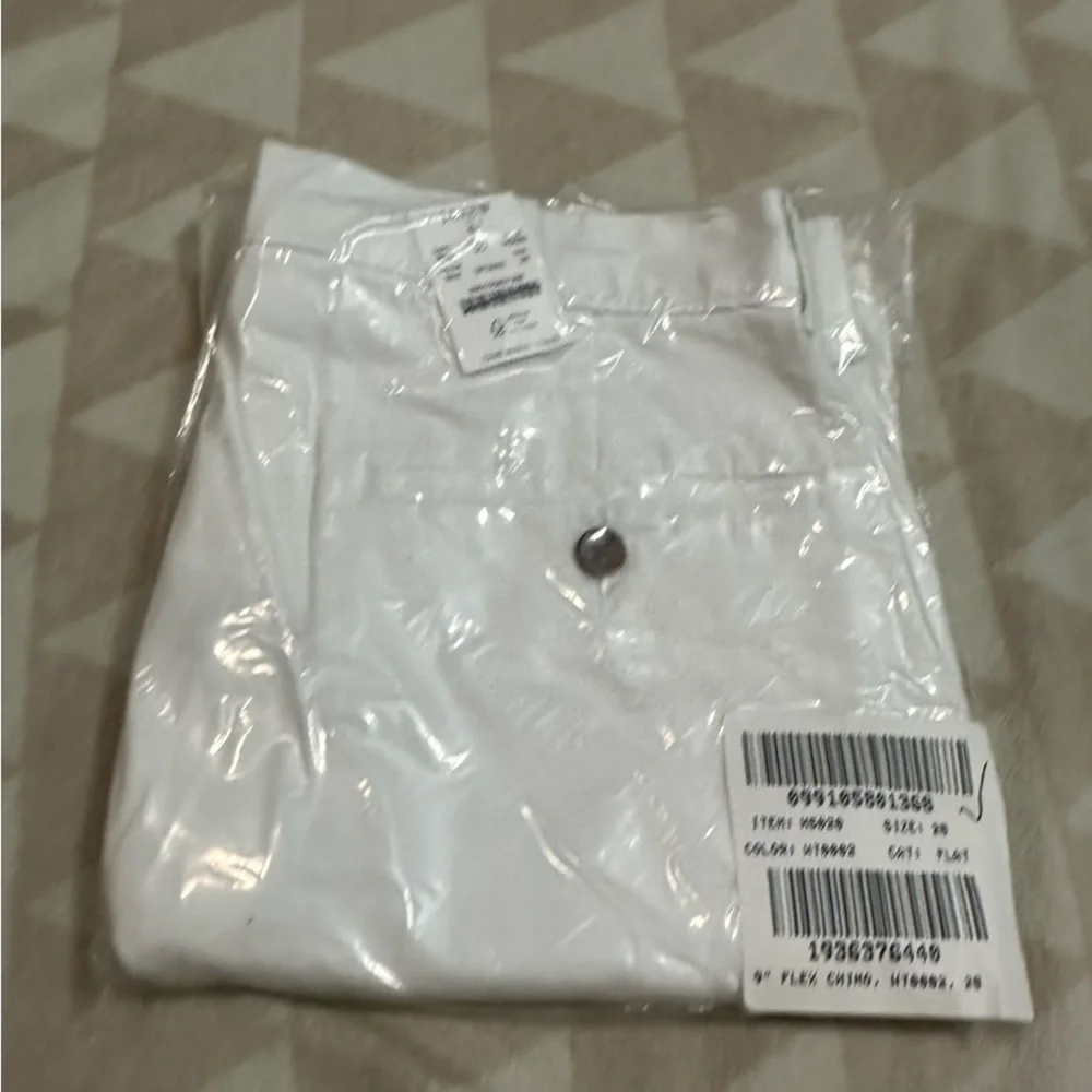 J crew 9” flex khaki shorts for men in white